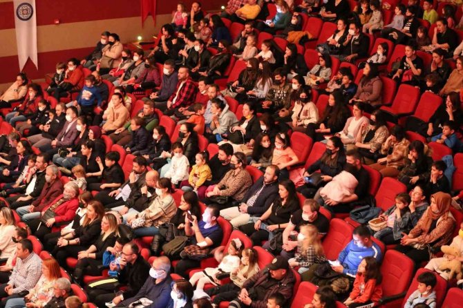 Büyükşehir Çocuk Korosu İ̇lk Konserini Verdi