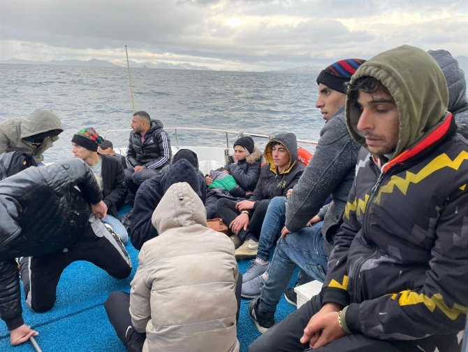 38 Göçmen Kurtarıldı, 8 Göçmen Yakalandı