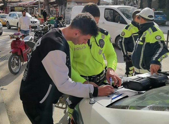 Plakasını Boyayıp Değiştirdi, Polis Ekipleri Bile Şaşırdı...