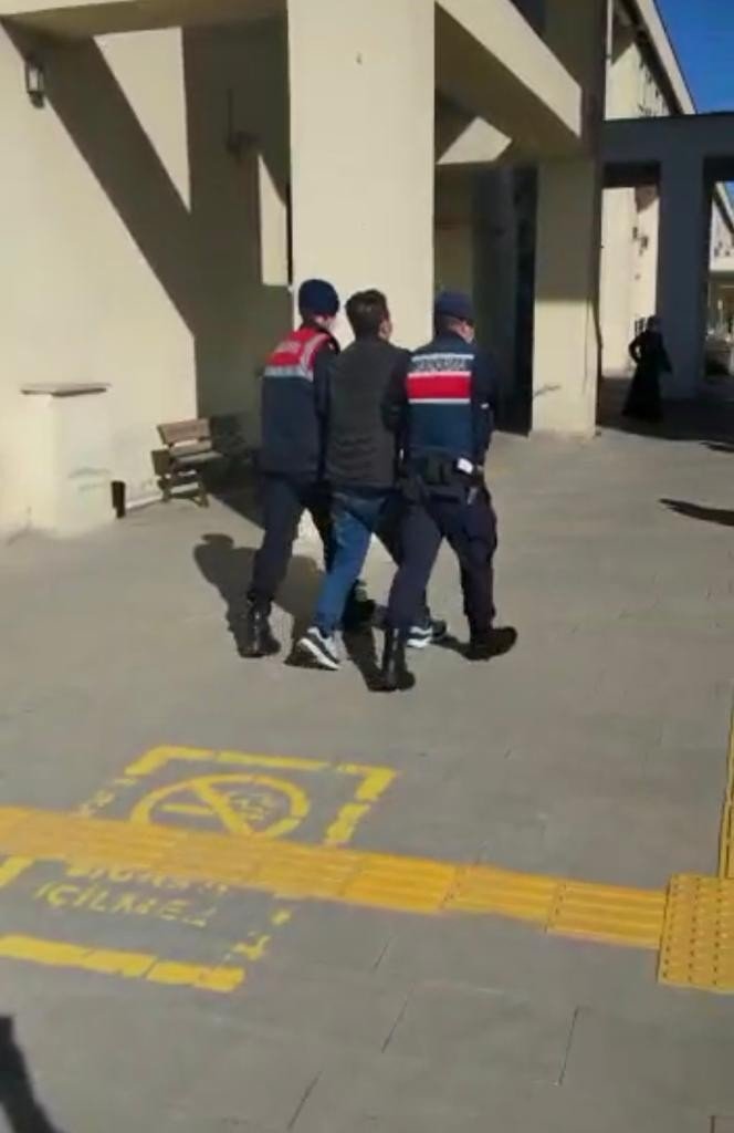 Haklarında Kesinleşmiş Hapis Cezası Bulunan 2 Şüpheliyi Jandarma Yakaladı