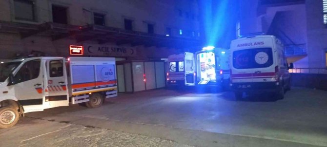 Ekipler Ağaçlık Alana Düşen Paraşütçü Kadını Kurtarmak İçin Seferber Oldu