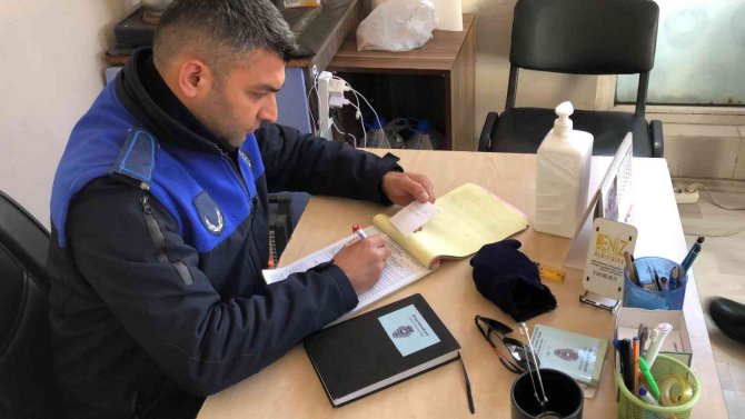 Sinop’a Dışarıdan Gelen Dilenciyi Zabıtalar Yakaladı