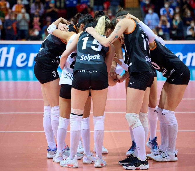 Eczacıbaşı Dynavit, Play-off İlk Maçı İçin Hazırlanıyor