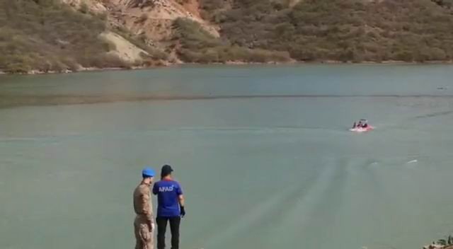 Uzunçayır Baraj Gölündeki Atıklar Temizlendi, Vali Vatandaşları Duyarlı Olmaya Davet Etti