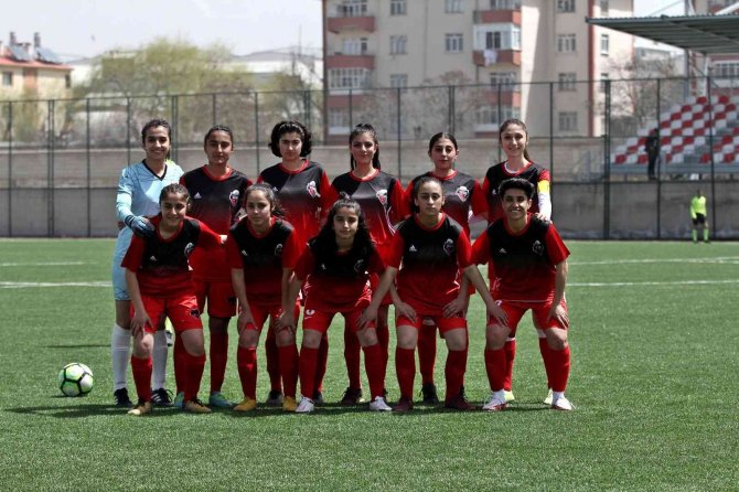 Büyükşehir Belediyesi Kadın Futbol Takımı’ndan 11 Gollü Skor