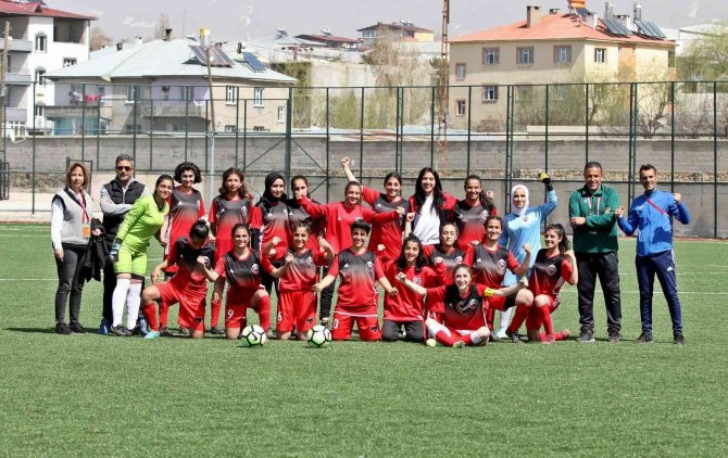 Büyükşehir Belediyesi Kadın Futbol Takımı’ndan 11 Gollü Skor