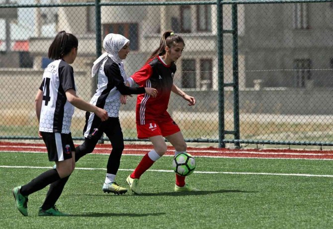 Büyükşehir Belediyesi Kadın Futbol Takımı’ndan 11 Gollü Skor