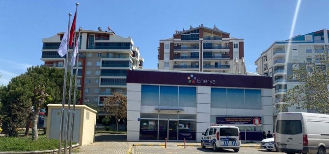 Enerya’nın Yüksek Faturasına İsyan Eden Vatandaşı, Polis Sakinleştirdi