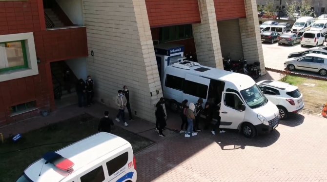 Ünlü Olmak İsteyen Vatandaşları Dolandıran Çete Mensupları Isparta’da Yakalandı: 5 Gözaltı