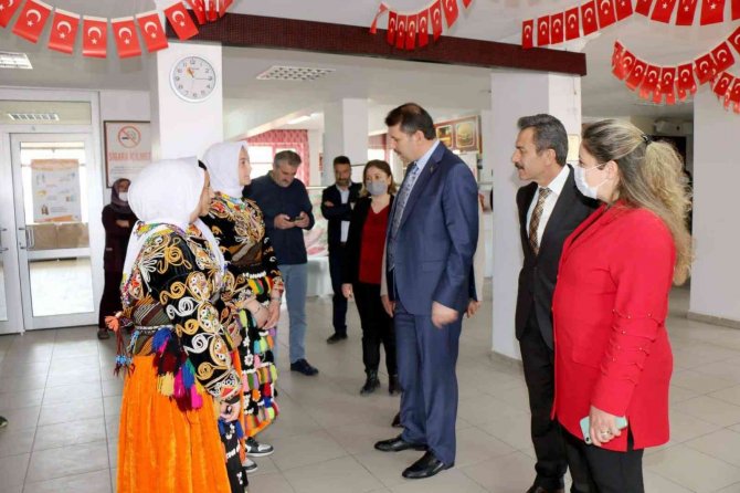 Vali Ayhan, Öğrencilerle Börek Yaptı