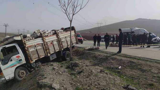 Van’da Trafik Kazası; 9 Yaralı