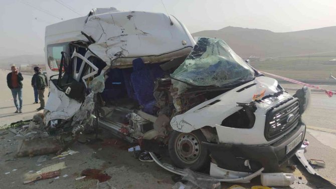 Van’da Trafik Kazası; 9 Yaralı