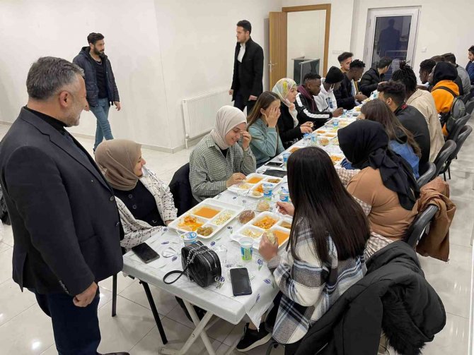 Yabancı Uyruklu Öğrenciler İçin İftar Yemeği Organize Edildi