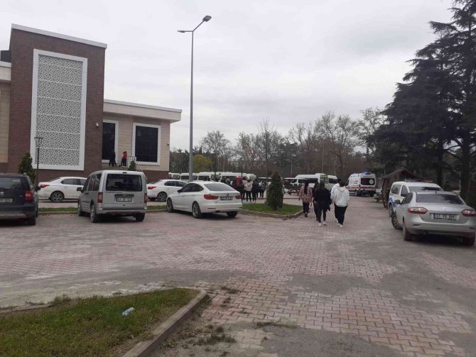 Üniversitenin Konferans Salonunda Çıkan Yangın Korkuttu