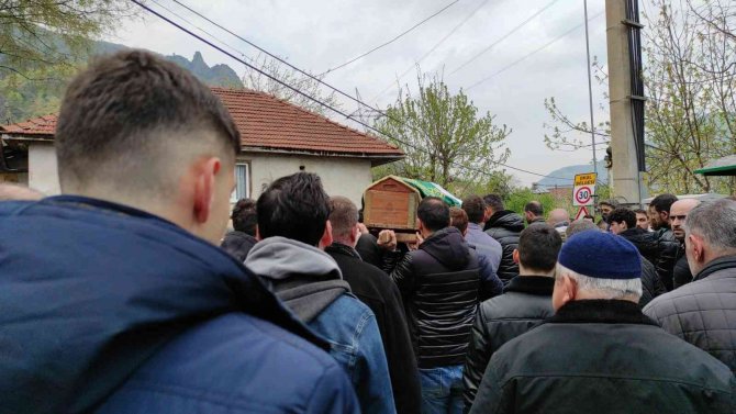 Lisede Çıkan Kavgada Hayatını Kaybeden Genç Son Yolculuğuna Uğurlandı