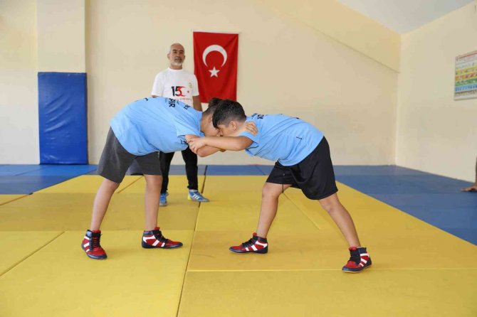 Spor Okullarında 6 Bin Çocuk Yıl Boyu Kesintisiz Eğitim Alıyor