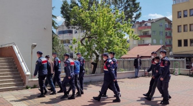 Jandarma Hırsızları Suçüstü Yakaladı: 3 Tutuklu