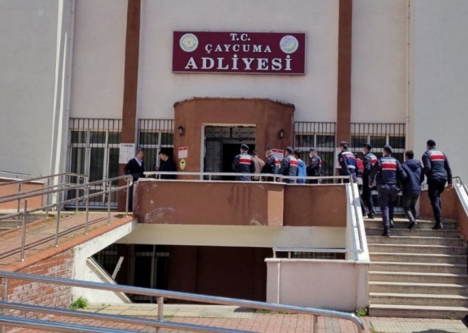Jandarma Hırsızları Suçüstü Yakaladı: 3 Tutuklu