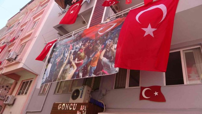 Marmaris’teki Bu Sokak Sekizinci Kez 23 Nisan Coşkusuna Hazırlanıyor