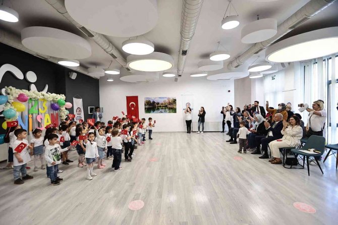 Başkan Zolan, Miniklerin Bayram Sevincini Paylaştı