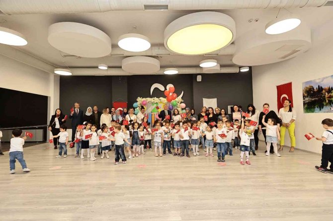 Başkan Zolan, Miniklerin Bayram Sevincini Paylaştı