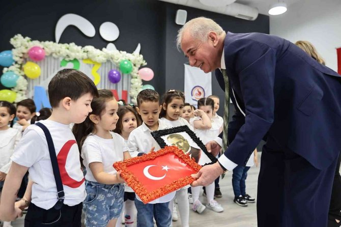 Başkan Zolan, Miniklerin Bayram Sevincini Paylaştı