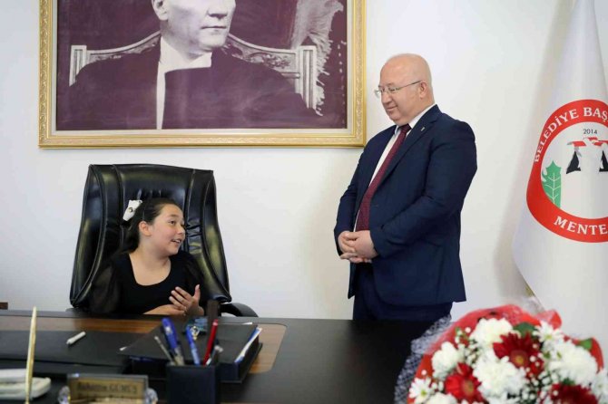 Koltuklar Miniklere Emanet Edildi