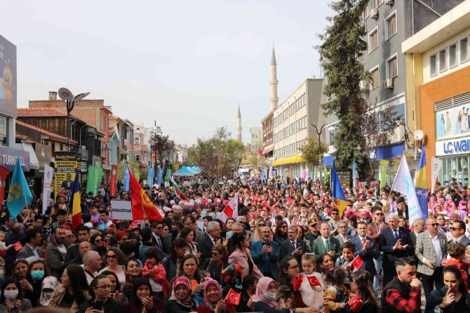 6 Ülkeden Türkiye’ye Gelen Çocukların Halk Oyunları Coşkuyla İzlendi