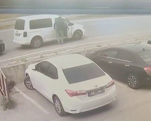 Araçtan 820 Bin Lira Çalan İki Hırsız Tutuklandı