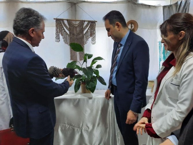 Bolvadin’de Halk Eğitim Merkezi Ve Akşam Sanat Okulu Sergisi Açıldı
