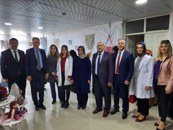 Bolvadin’de Halk Eğitim Merkezi Ve Akşam Sanat Okulu Sergisi Açıldı
