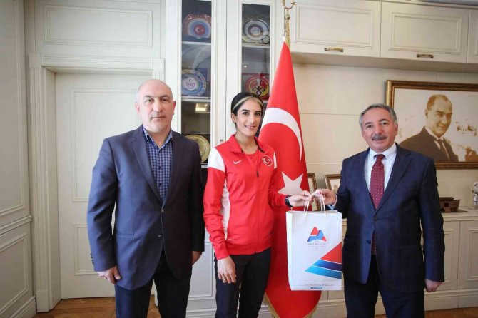 Ai̇çü’lü Sporcular Şampiyonalardan Madalyalarla Döndü