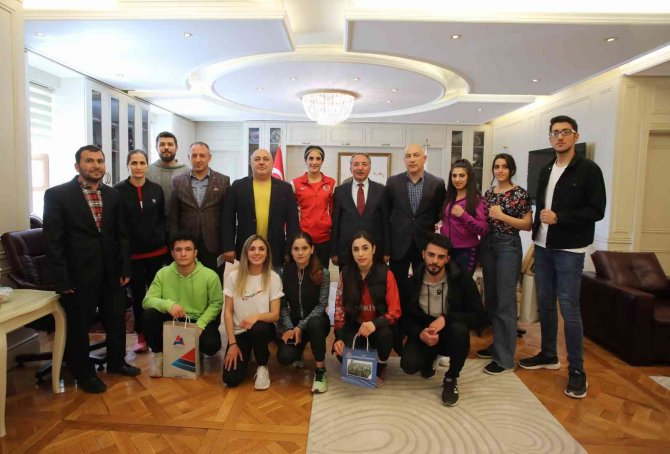 Ai̇çü’lü Sporcular Şampiyonalardan Madalyalarla Döndü