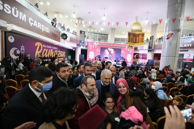 Binali Yıldırım, Pursaklar’da Ramazan Ayının Coşkusuna Ortak Oldu