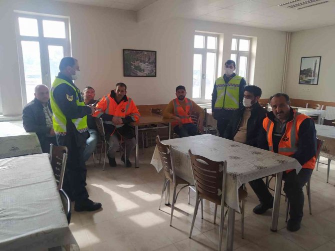 Karayolları Ekiplerine Jandarmadan ‘Trafik Güvenliği’ Eğitimi