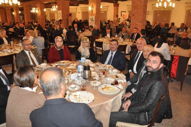 Ankara’da Bulunan Artvinli Siyasetçi Ve Bürokratlar İftar Yemeğinde Buluştu