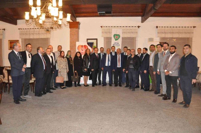 Ankara’da Bulunan Artvinli Siyasetçi Ve Bürokratlar İftar Yemeğinde Buluştu