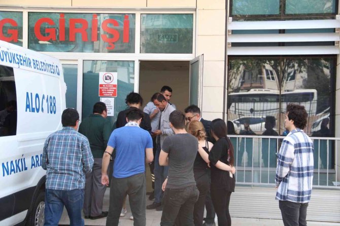 Antalya’da Falezlerden Düşen Üniversite Öğrencisinin Cenazesi Morgtan Alındı