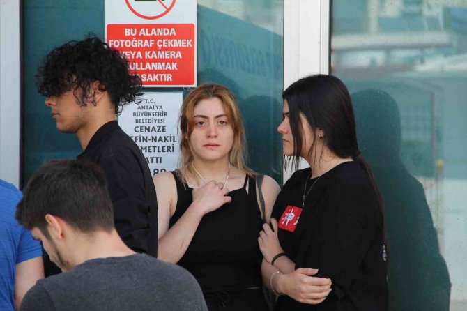 Antalya’da Falezlerden Düşen Üniversite Öğrencisinin Cenazesi Morgtan Alındı