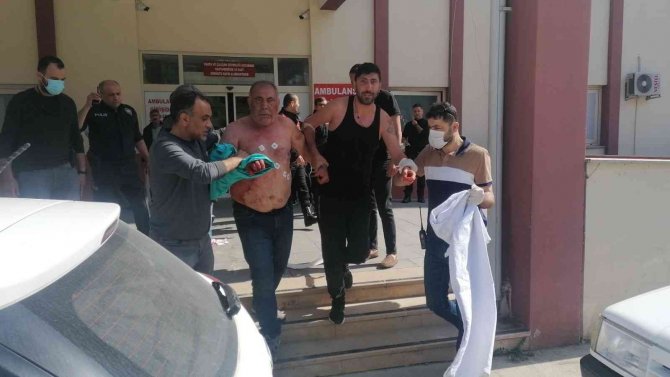 Yaptıkları Sahte Alkolden Zehirlendiler, Hastaneyi Birbirine Kattılar