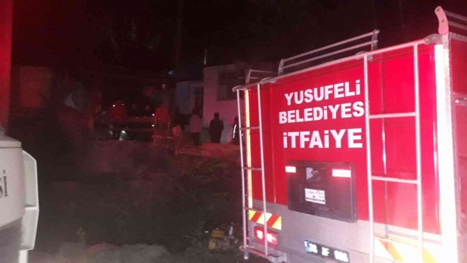 Artvin’de Gece İki Katlı Evde Yangın Çıktı