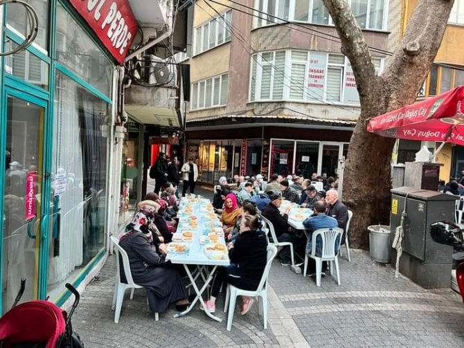 Balıkesir Ülkü Ocaklarından Sokak İftarı
