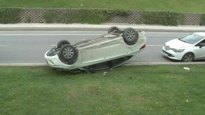 Başakşehir’de Virajı Alamayan Otomobil Takla Attı: 2 Kişi Yaralandı
