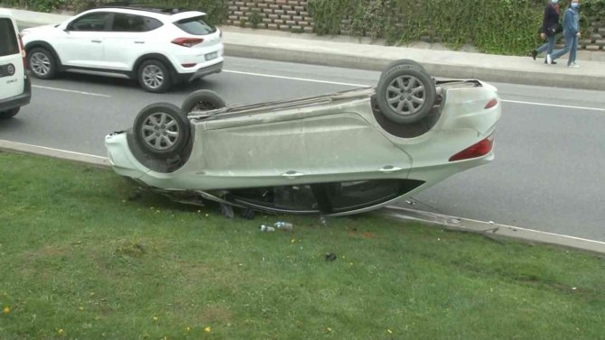 Başakşehir’de Virajı Alamayan Otomobil Takla Attı: 2 Kişi Yaralandı