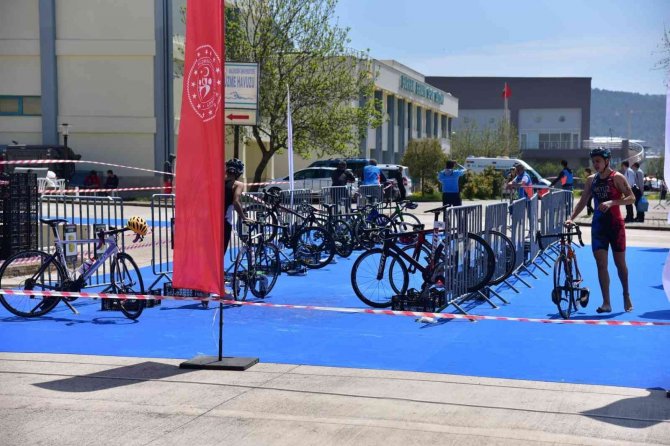 Baün, Triatlon İ̇l Birinciliği Müsabakalarına Ev Sahipliği Yaptı
