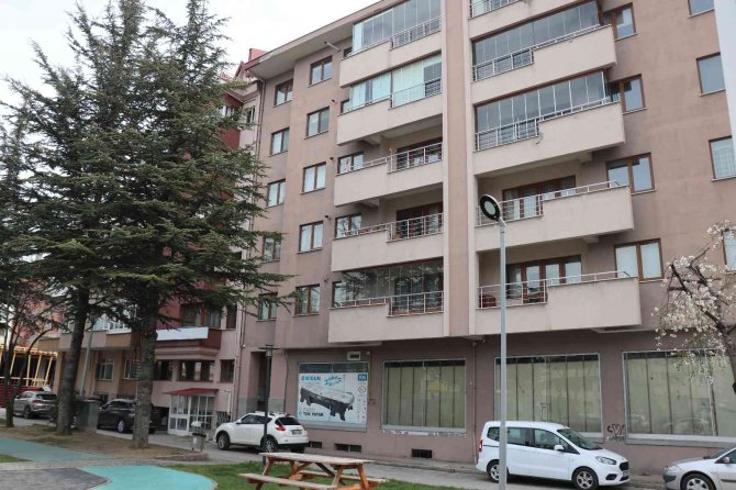 Tartıştığı Karısını Defalarca Bıçaklayarak Öldürdü