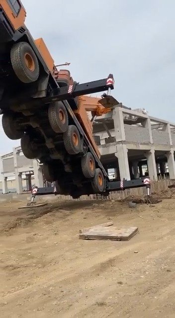 Fabrika İnşaatında Vinç Şaha Kalktı