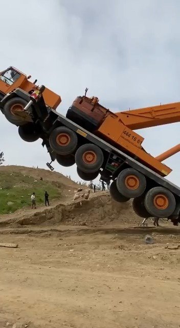 Fabrika İnşaatında Vinç Şaha Kalktı