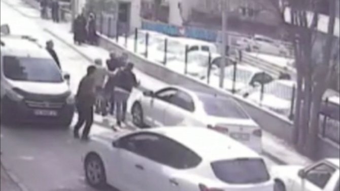 Bursa’da Sürücüler Birbirine Girdi, Trafikte Yol Boks Ringine Döndü
