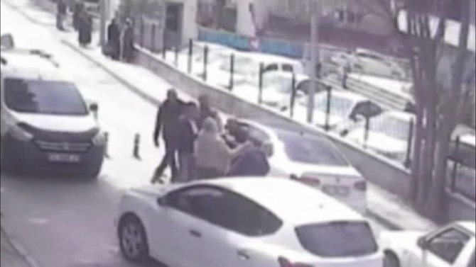 Bursa’da Sürücüler Birbirine Girdi, Trafikte Yol Boks Ringine Döndü